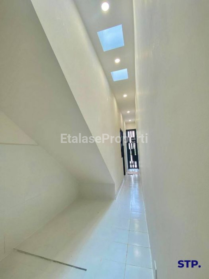 Foto properti Rumah Baru Modern Di Citraland Cluster Woodland 4 Kamar Utama 2
