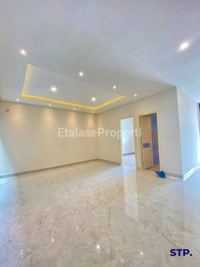 Foto properti Rumah Baru Modern Di Citraland Cluster Woodland 4 Kamar Utama 3