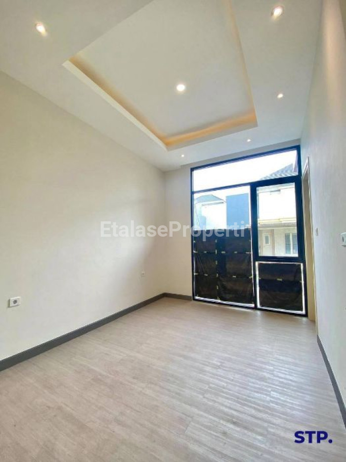 Foto properti Rumah Baru Modern Di Citraland Cluster Woodland 4 Kamar Utama 4