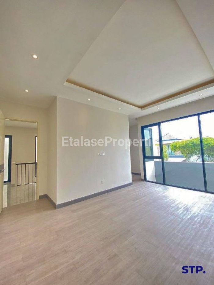 Foto properti Rumah Baru Modern Di Citraland Cluster Woodland 4 Kamar Utama 8