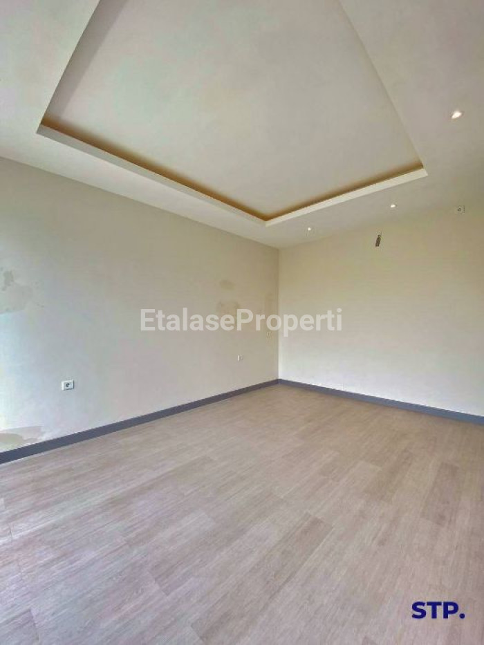 Foto properti Rumah Baru Modern Di Citraland Cluster Woodland 4 Kamar Utama 9