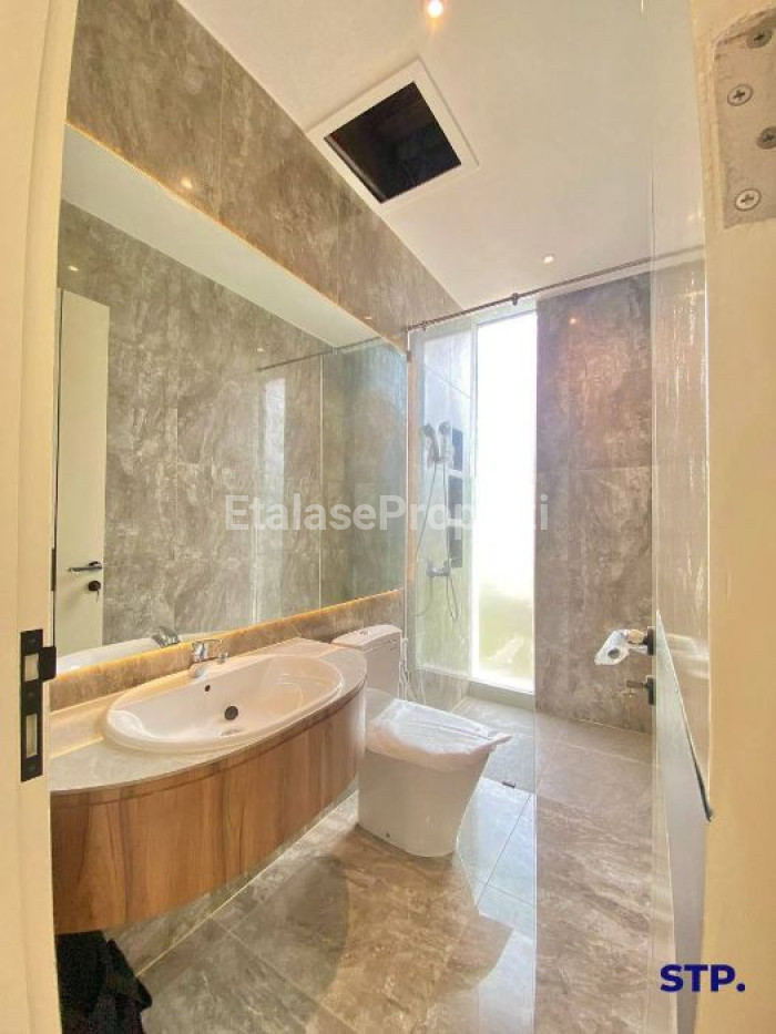 Foto properti Rumah Baru Modern Di Citraland Cluster Woodland 4 Kamar Utama 10