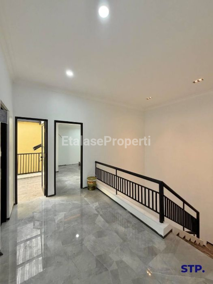 Foto properti Jarang Ada 2M-an! Rumah Full Renovasi Di Dharmahusada Mas 5