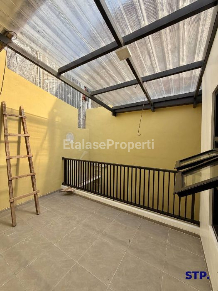 Foto properti Jarang Ada 2M-an! Rumah Full Renovasi Di Dharmahusada Mas 6