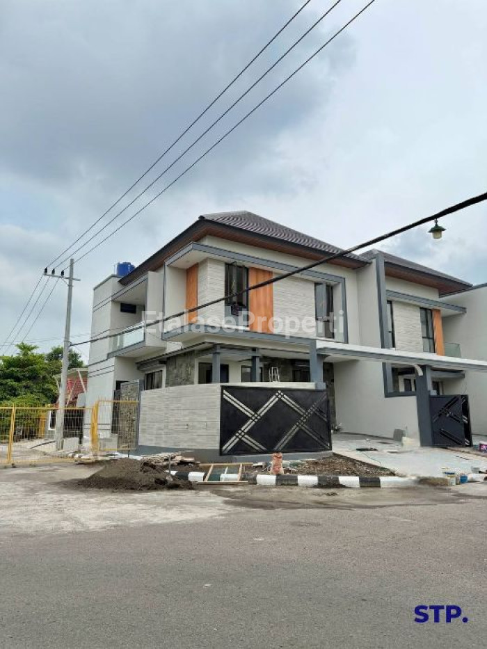 Foto properti 2 Unit, Rumah Baru Modern Hoek Di Perumahan Sutorejo Prima 1