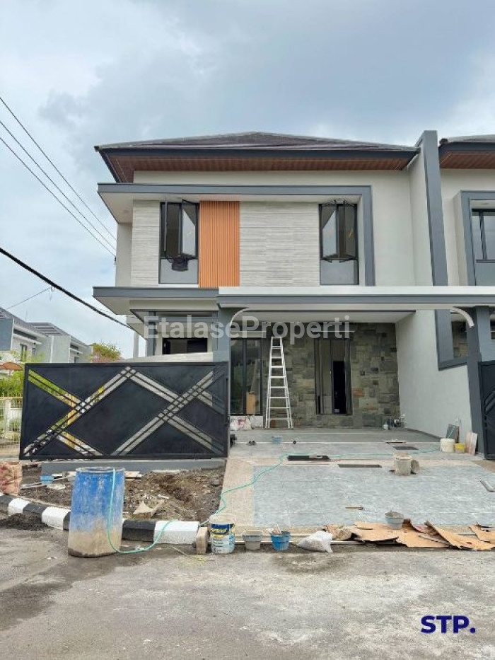 Foto properti 2 Unit, Rumah Baru Modern Hoek Di Perumahan Sutorejo Prima 2
