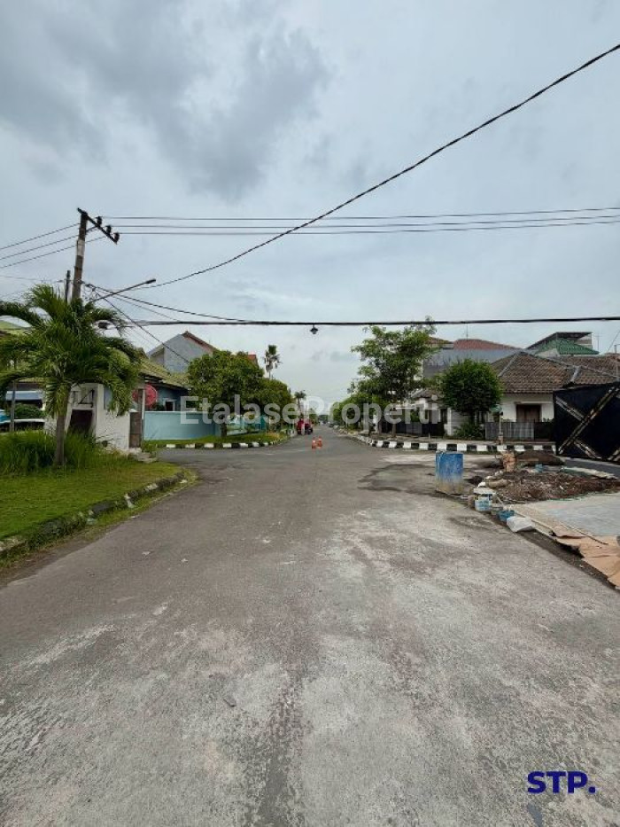 Foto properti 2 Unit, Rumah Baru Modern Hoek Di Perumahan Sutorejo Prima 4