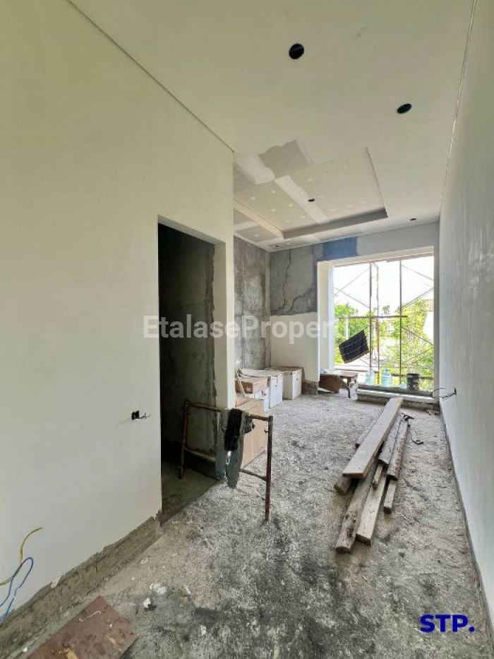 Foto properti Rumah Mewah Classic 3 Lantai Di Galaxi Bumi Permai Araya Tahap 1 9