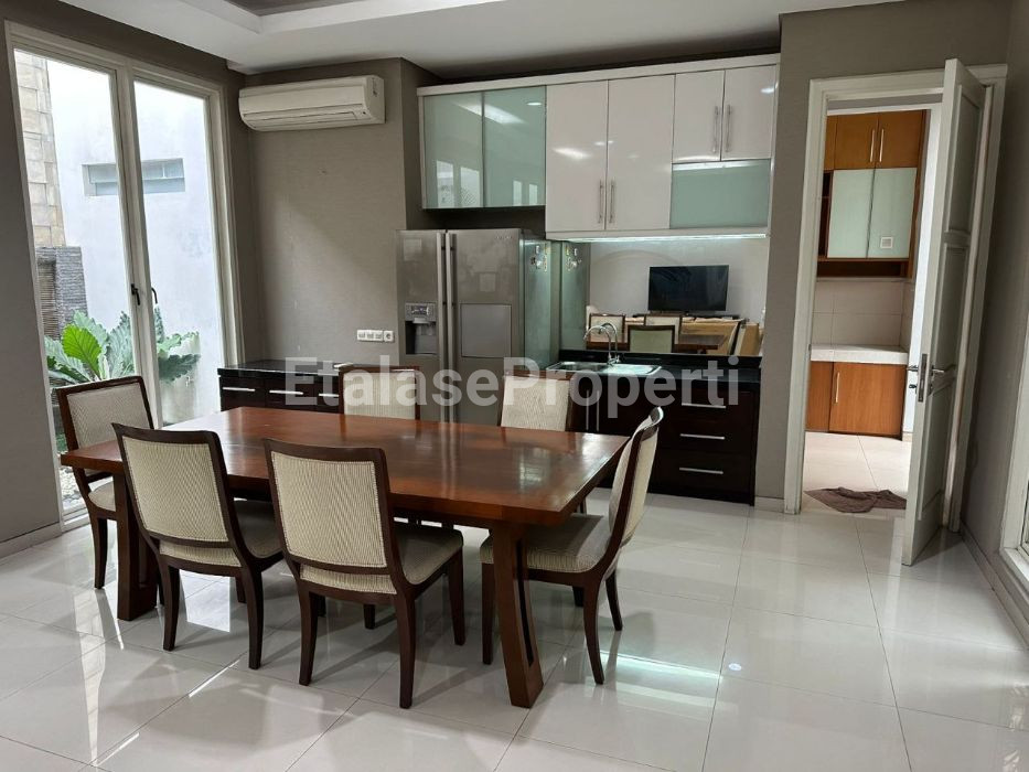Foto properti Dijual Rumah Citraland 2 Lantai 9