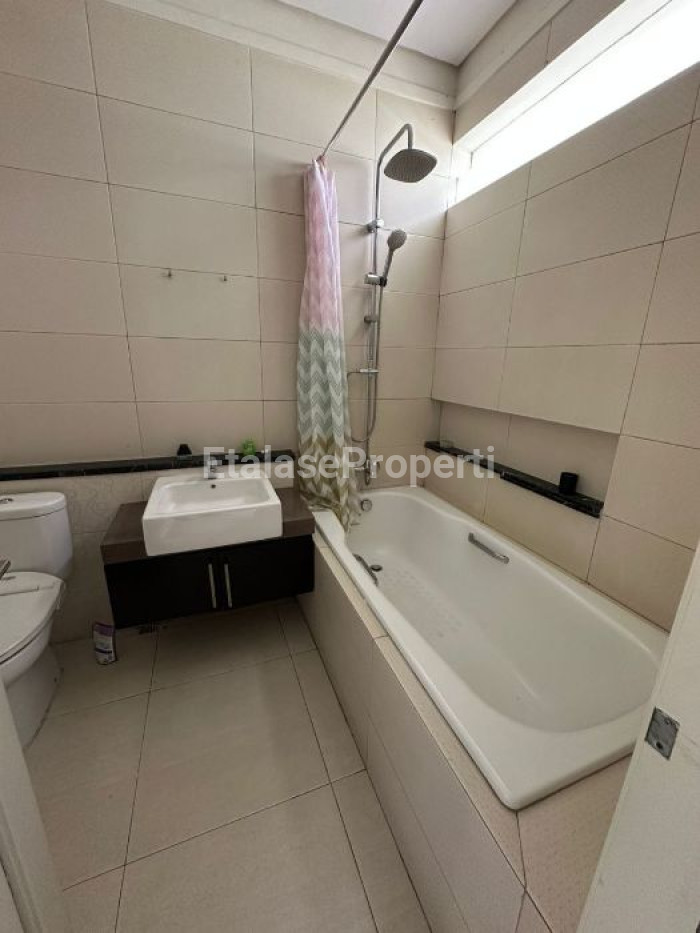 Foto properti Disewakan Rumah 2 Lantai 4