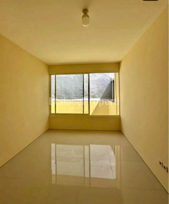 Foto properti For Sale  Rumah 2 Lantai Dian Istana Mocca Verbana 3