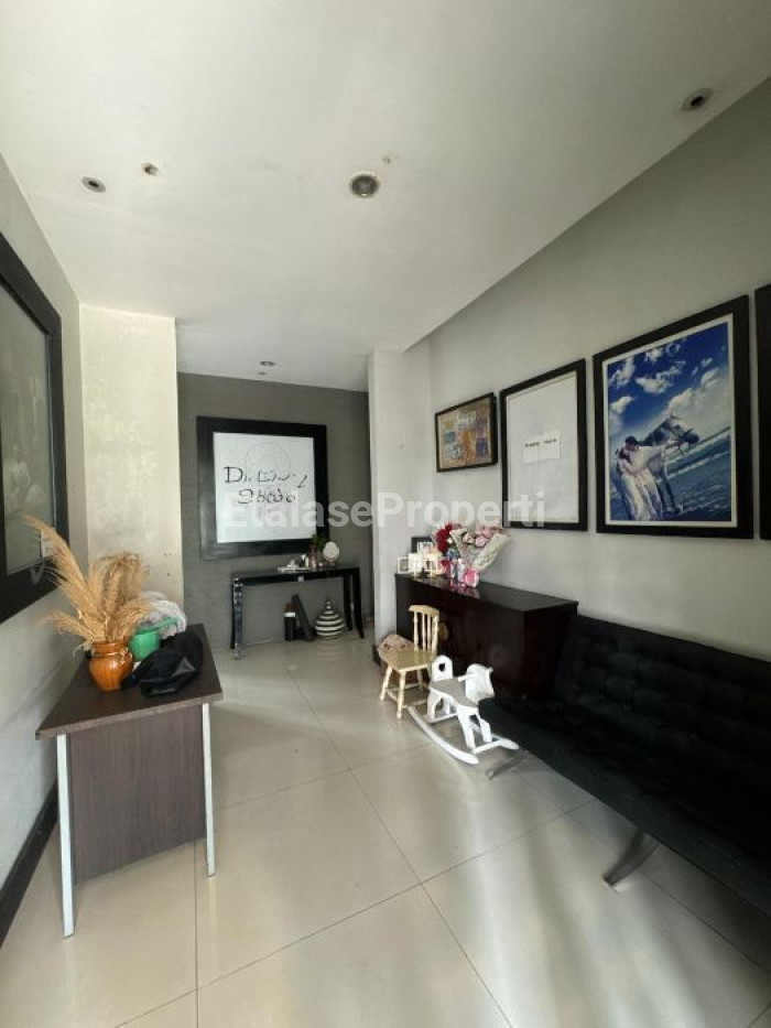 Foto properti For Sale Rumah 2 Lantai Graha Family Hook 8