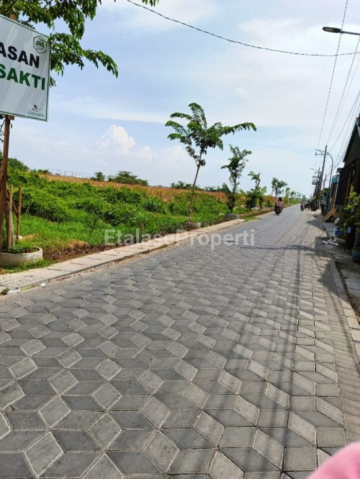 Foto properti Dijual : Lahan Di Raya Medayu Utara 1