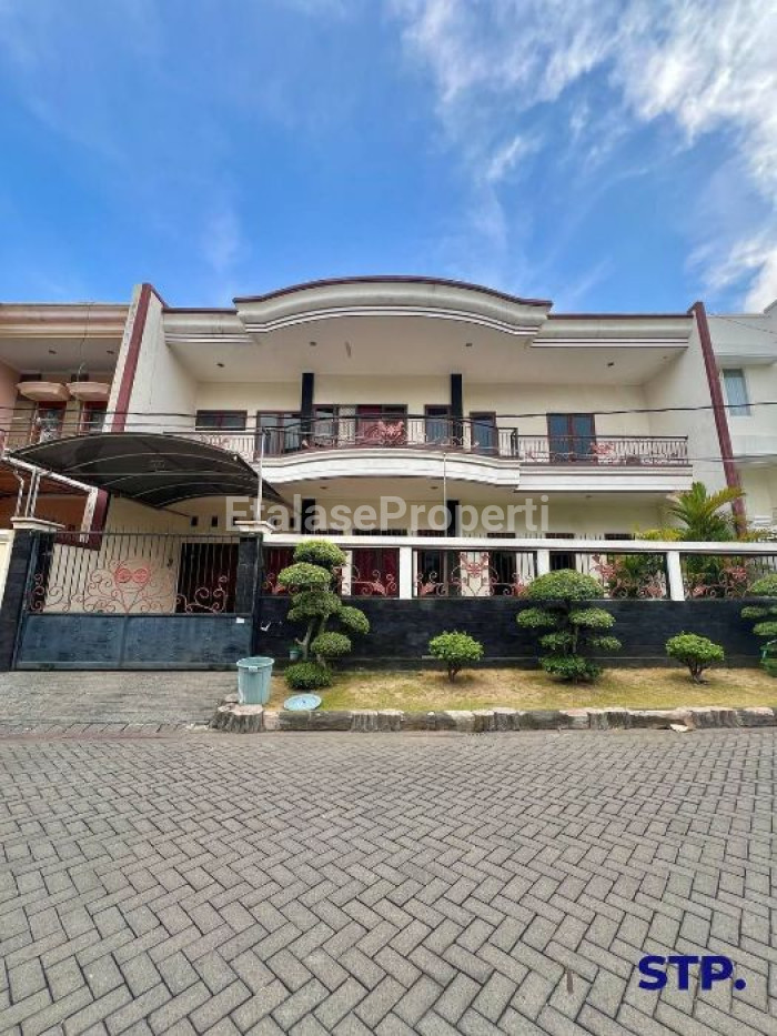 Foto properti Rumah Mewah Classic Mediteranian Di Darmo Hill 1