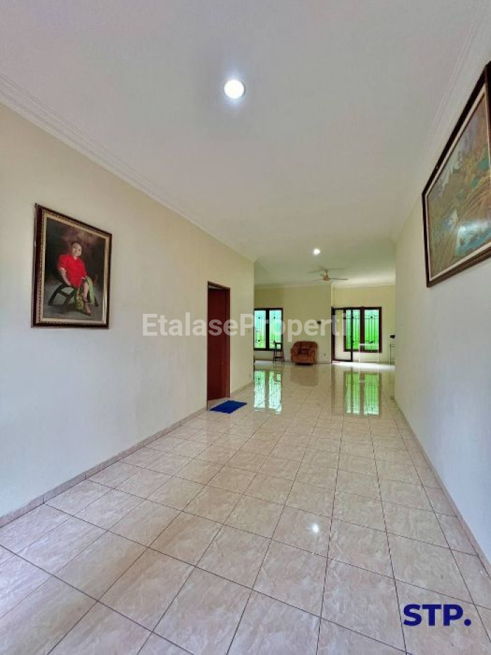 Foto properti Rumah Mewah Classic Mediteranian Di Darmo Hill 7