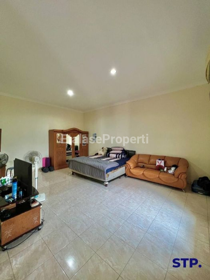 Foto properti Rumah Mewah Classic Mediteranian Di Darmo Hill 8