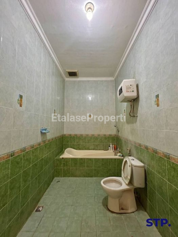 Foto properti Rumah Mewah Classic Mediteranian Di Darmo Hill 10