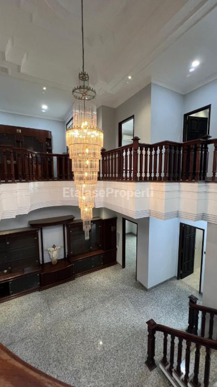 Foto properti *HOT DEAL! Rumah 2 Lantai Siap Huni Di Darmo Baru Barat – Lokasi Premium* 7