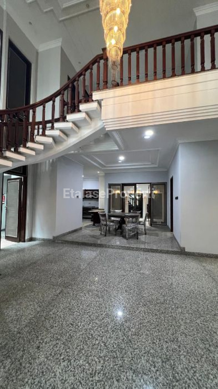 Foto properti *HOT DEAL! Rumah 2 Lantai Siap Huni Di Darmo Baru Barat – Lokasi Premium* 9