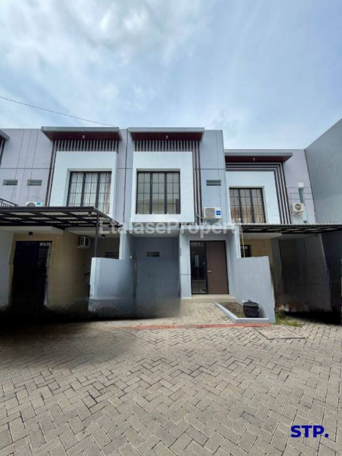Foto properti Disewakan, Rumah 2 Lantai Regency One Babatan Pantai 1