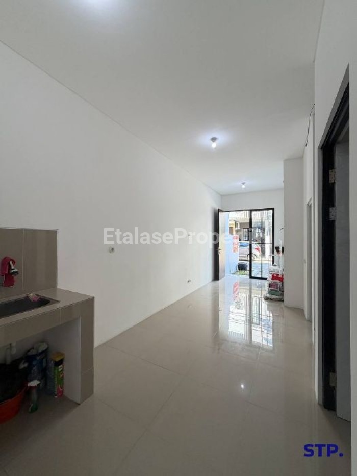 Foto properti Disewakan, Rumah 2 Lantai Regency One Babatan Pantai 2
