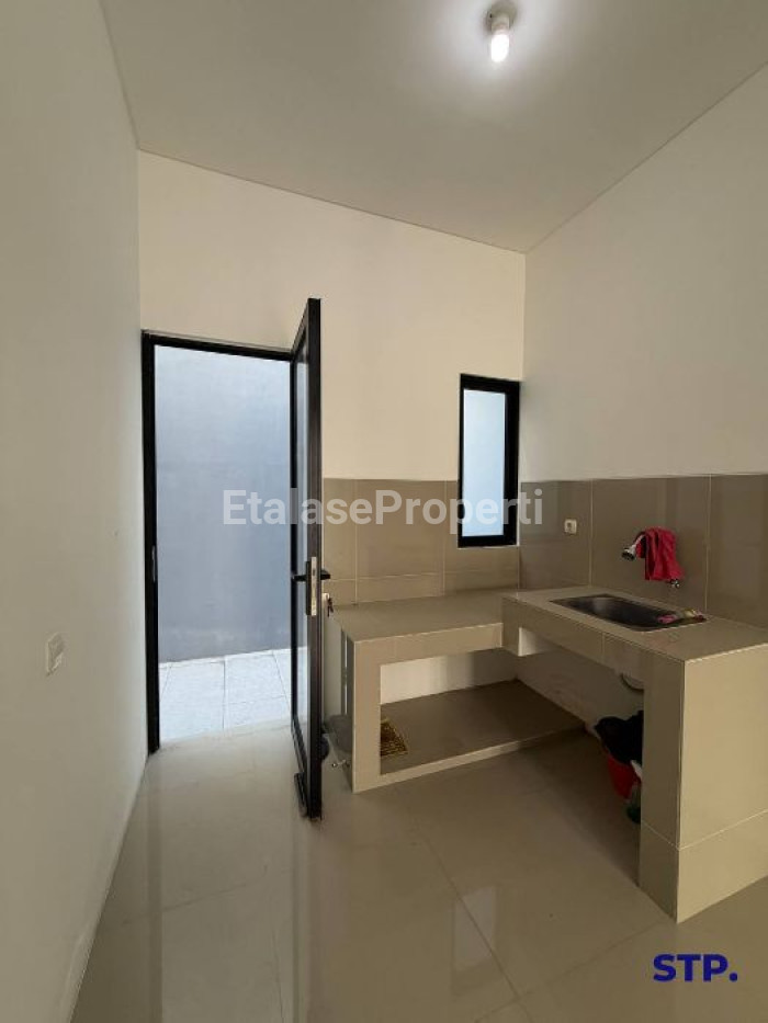 Foto properti Disewakan, Rumah 2 Lantai Regency One Babatan Pantai 4