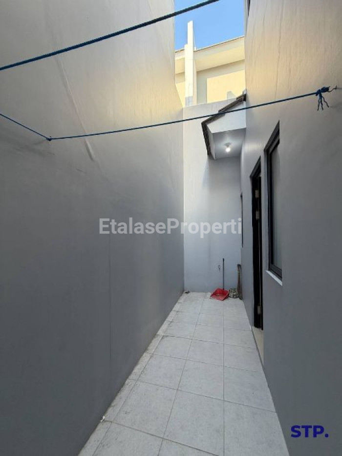 Foto properti Disewakan, Rumah 2 Lantai Regency One Babatan Pantai 5