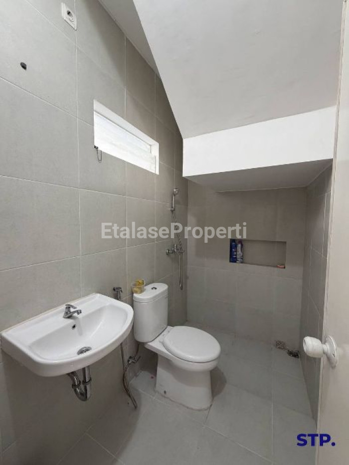 Foto properti Disewakan, Rumah 2 Lantai Regency One Babatan Pantai 6