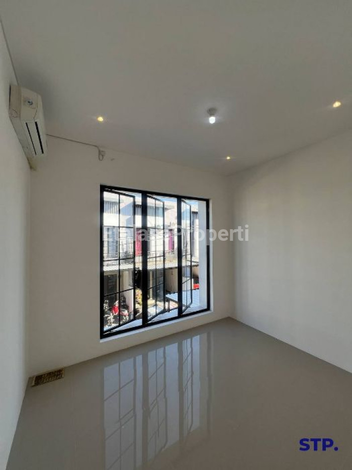 Foto properti Disewakan, Rumah 2 Lantai Regency One Babatan Pantai 8