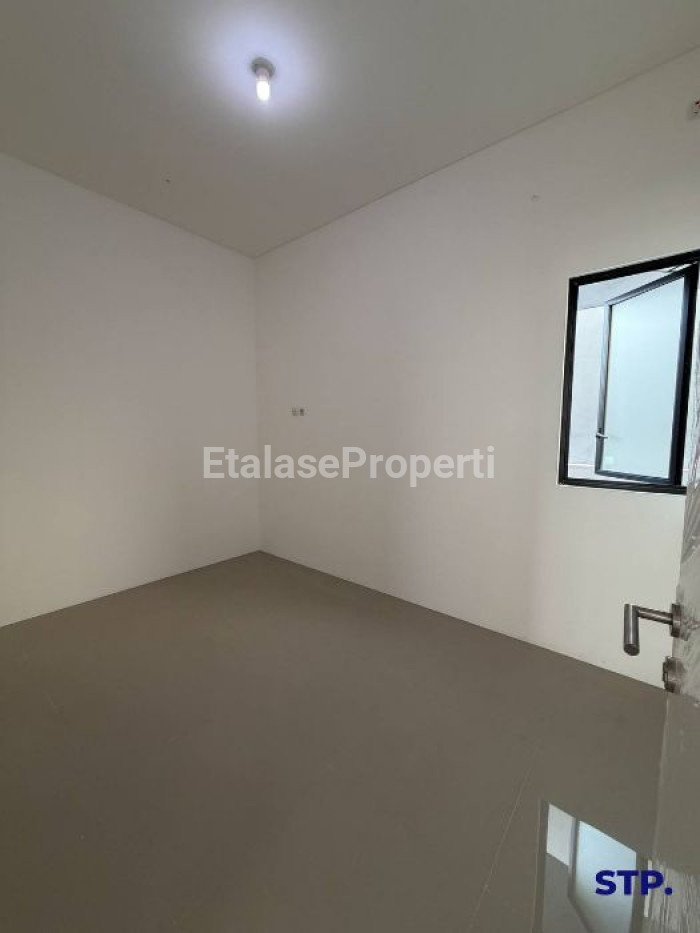 Foto properti Disewakan, Rumah 2 Lantai Regency One Babatan Pantai 9