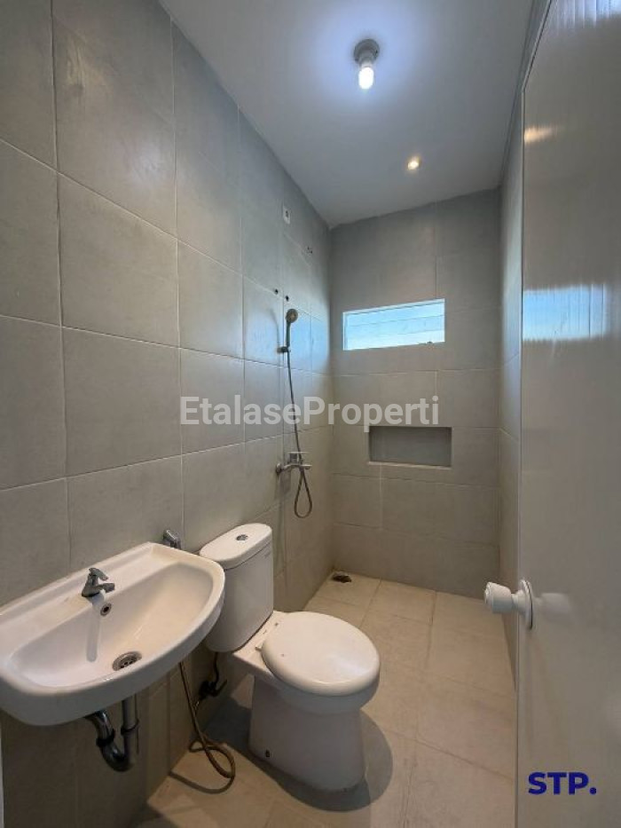 Foto properti Disewakan, Rumah 2 Lantai Regency One Babatan Pantai 10