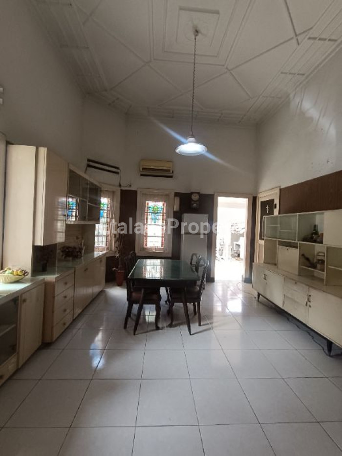 Foto properti Dijual Rumah Bangunan Lama 4