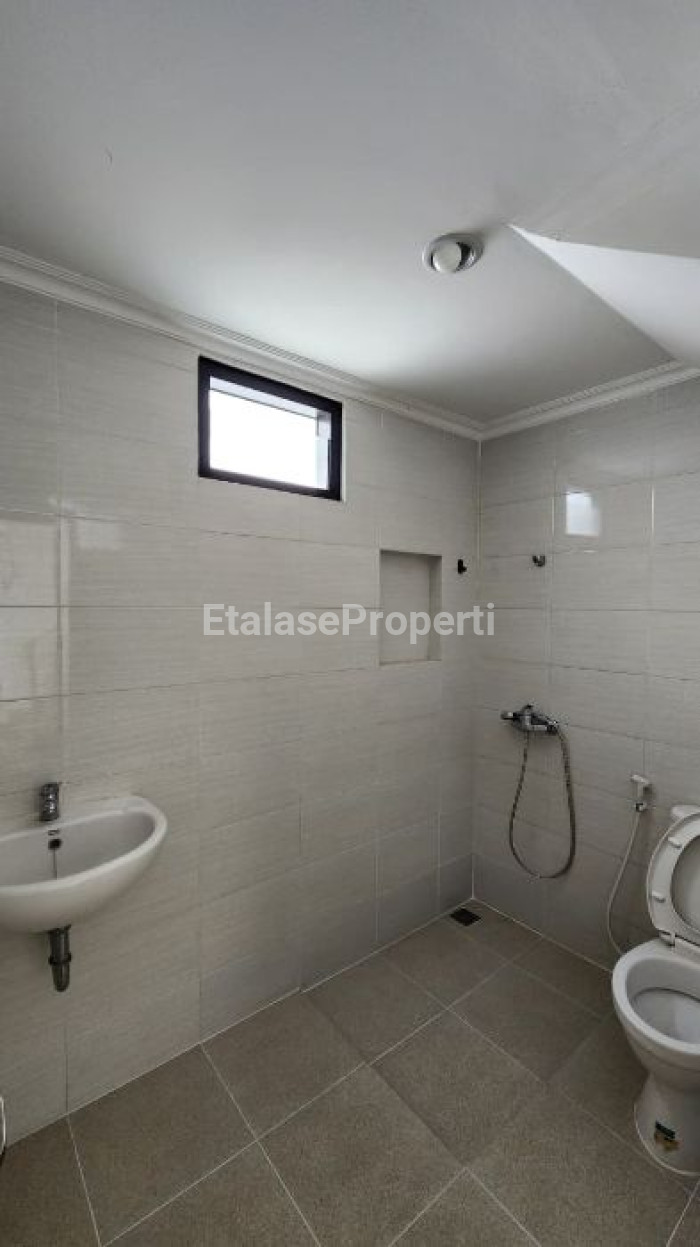 Foto properti Disewakan Rumah Baru Gress Di Darmo Dekat Pakuwon 2