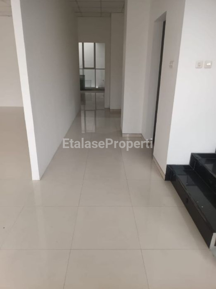 Foto properti *Disewakan Perkantoran Dekat Pelabuhan (nol Jalan)   Bangunan 3 Lantai 3