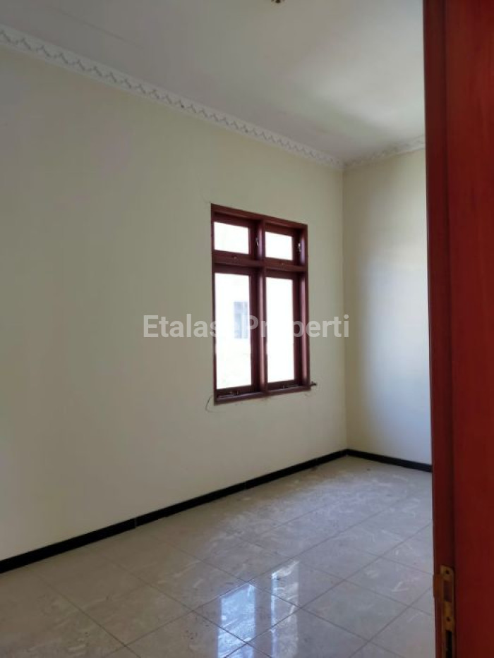 Foto properti Dijual Rumah Di Regency Kuda Dua Jagir Wonokromo 3