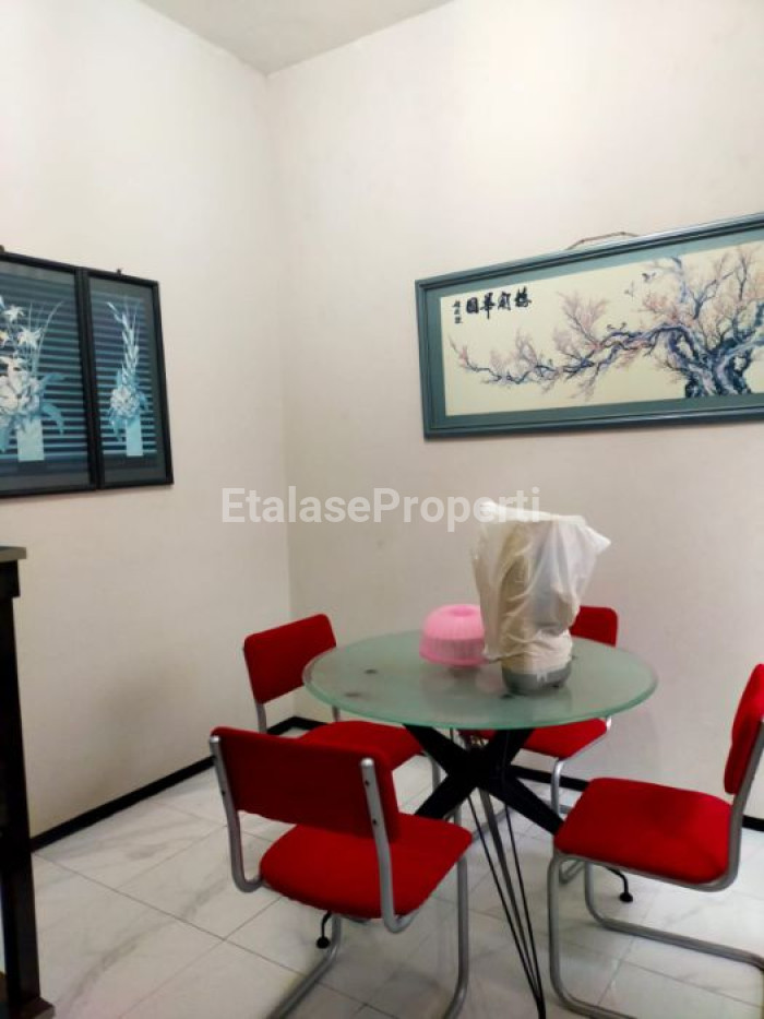 Foto properti Dijual Rumah Di Manyar Tirtoyoso Utara Dekat Galaxy Mall 3