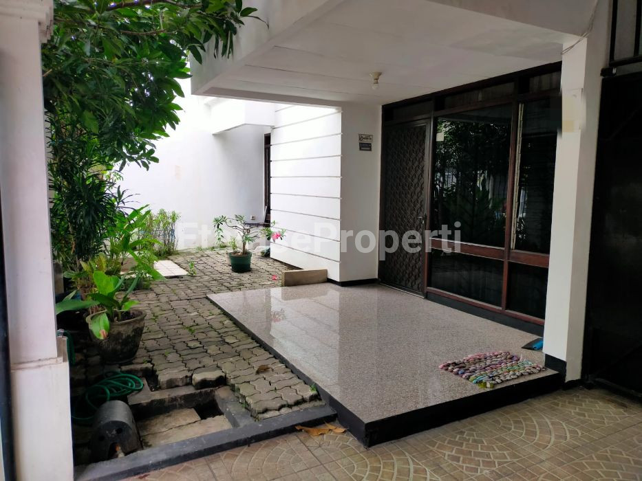 Foto properti Dijual Rumah Di Manyar Tirtoyoso Utara Dekat Galaxy Mall 8