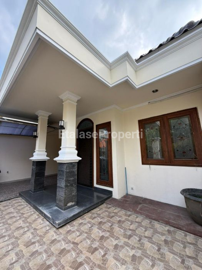 Foto properti *Disewakan Rumah Strategis Di Darmo Permai Selatan – Lokasi Premium!* 4