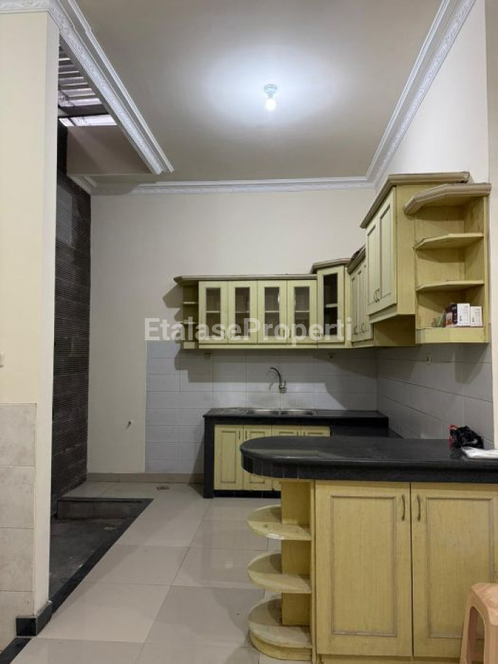 Foto properti *Disewakan Rumah Strategis Di Darmo Permai Selatan – Lokasi Premium!* 6