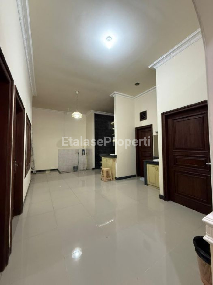 Foto properti *Disewakan Rumah Strategis Di Darmo Permai Selatan – Lokasi Premium!* 7