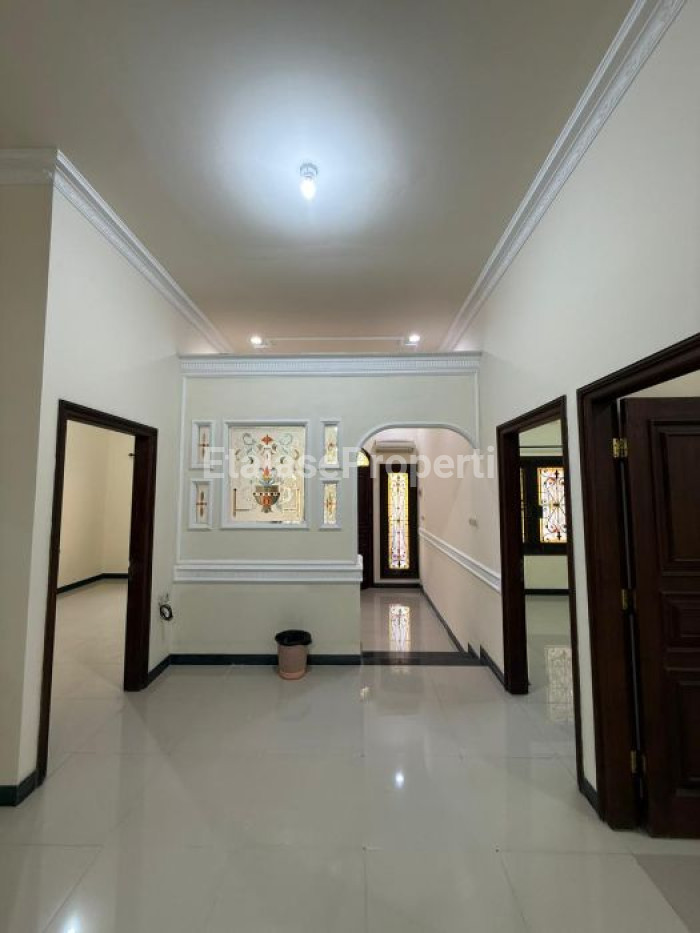 Foto properti *Disewakan Rumah Strategis Di Darmo Permai Selatan – Lokasi Premium!* 10