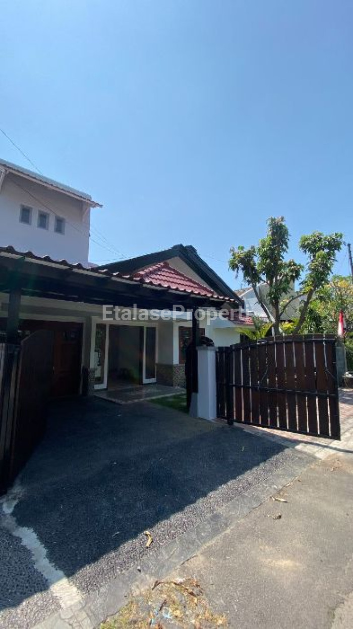 Foto properti RUMAH KLASIK MEGAH DI BARUK 5 MENIT KE RAYA MERR 3