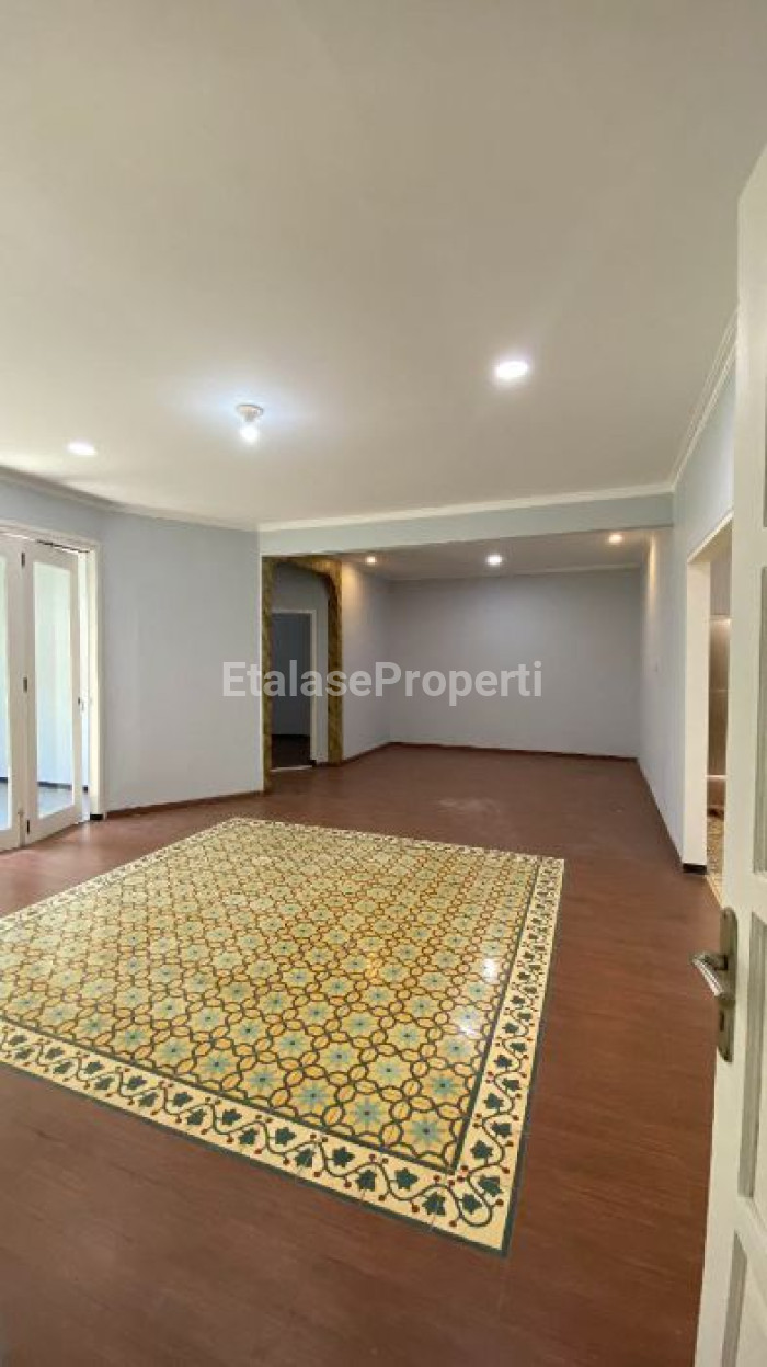 Foto properti RUMAH KLASIK MEGAH DI BARUK 5 MENIT KE RAYA MERR 8