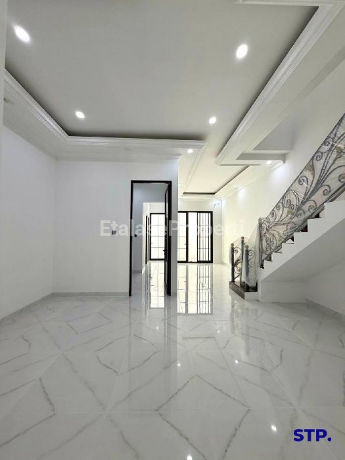 Foto properti Sisa 1 Unit - Rumah Baru Classic Di Babatan Pantai, Kenjeran 3