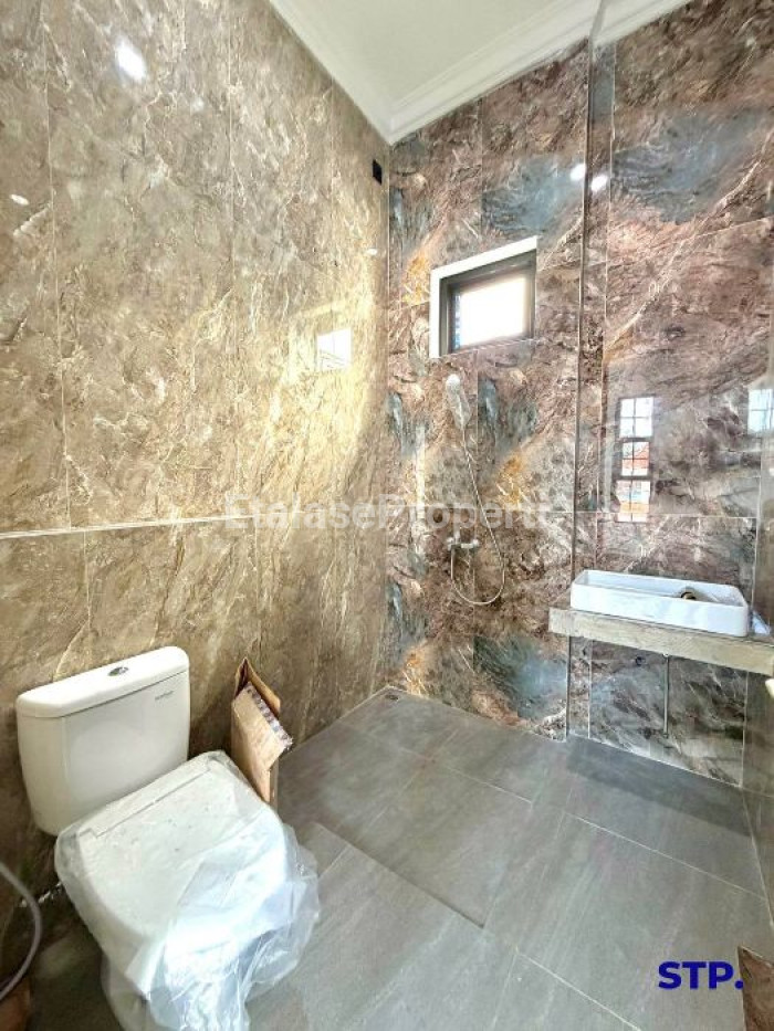 Foto properti Sisa 1 Unit - Rumah Baru Classic Di Babatan Pantai, Kenjeran 9