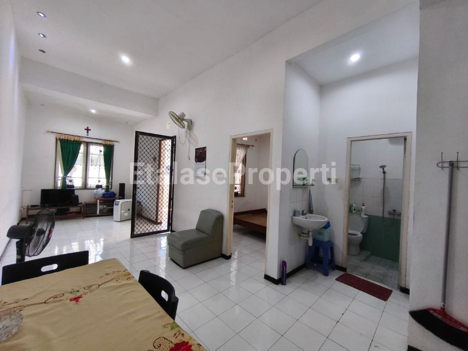 Foto properti Dijual Rumah Di Griya Asri Pakuwon 3