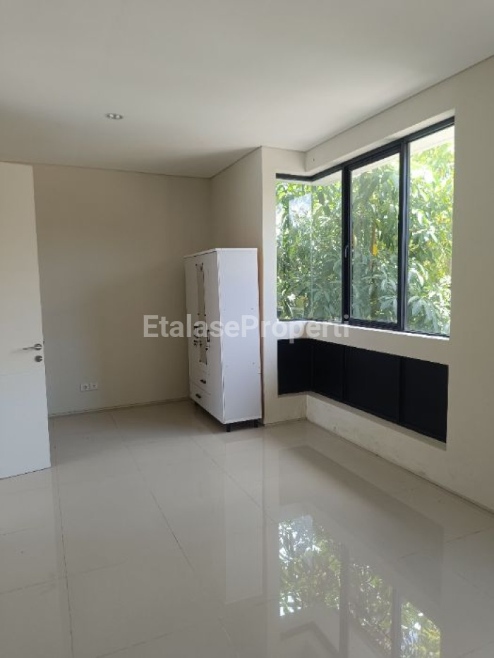 Foto properti Disewakan Rumah 2 Lantai 2