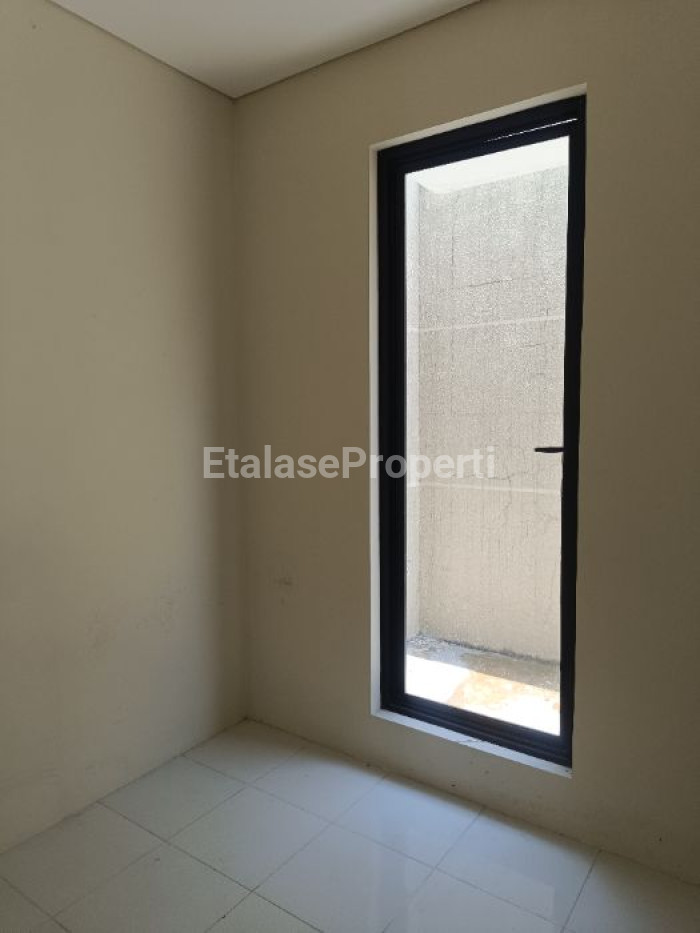 Foto properti Disewakan Rumah 2 Lantai 3