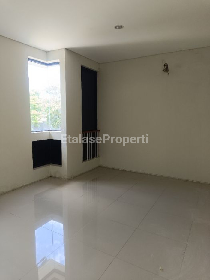 Foto properti Disewakan Rumah 2 Lantai 5