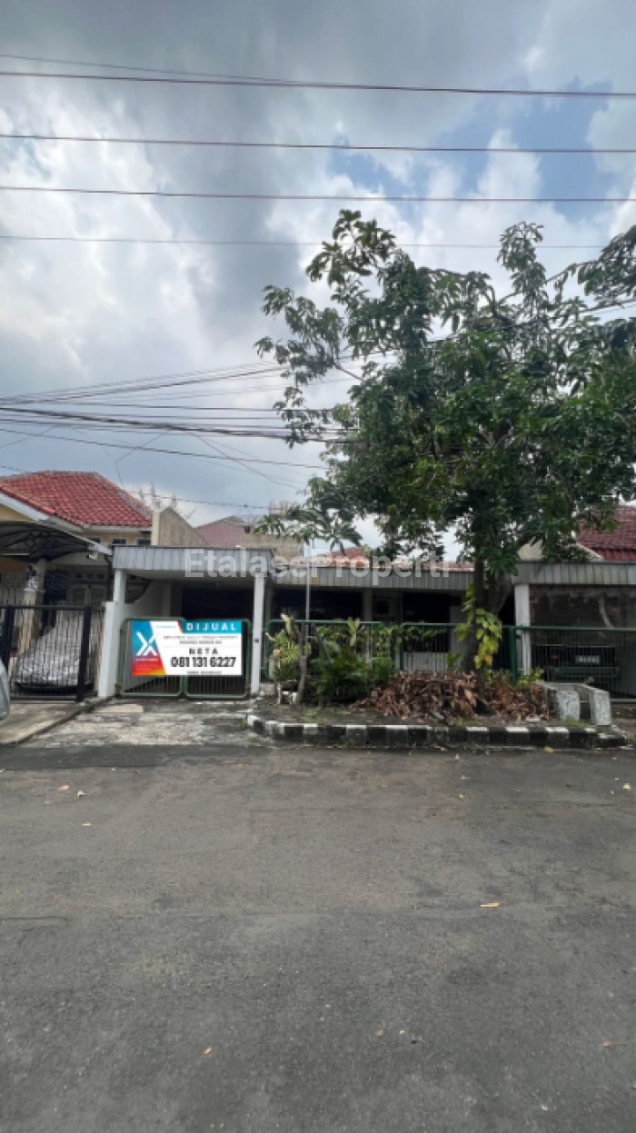 Foto properti "Rumah Strategis Di Darmo Baru Barat I – Lokasi Favorit & Siap Huni!" 1